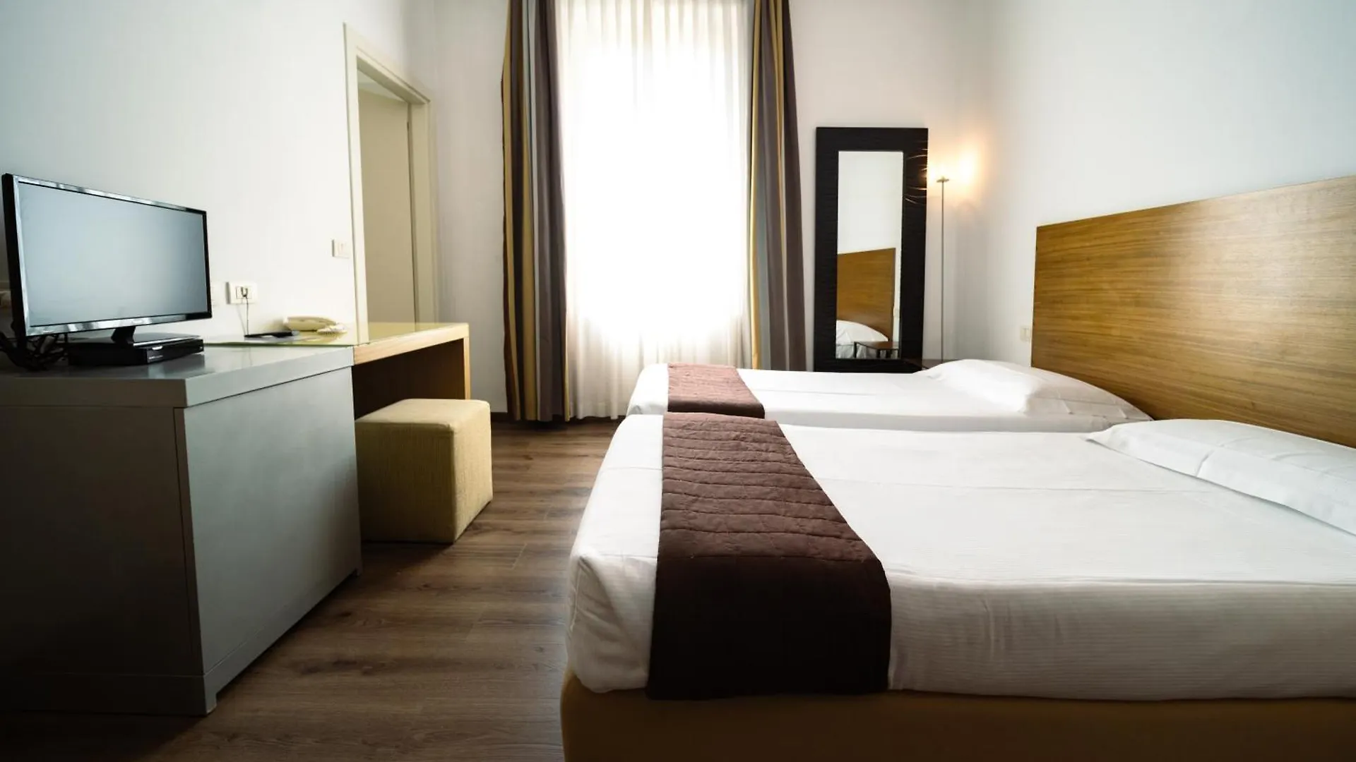 Hotel Trieste Rimini 4*,  Italien